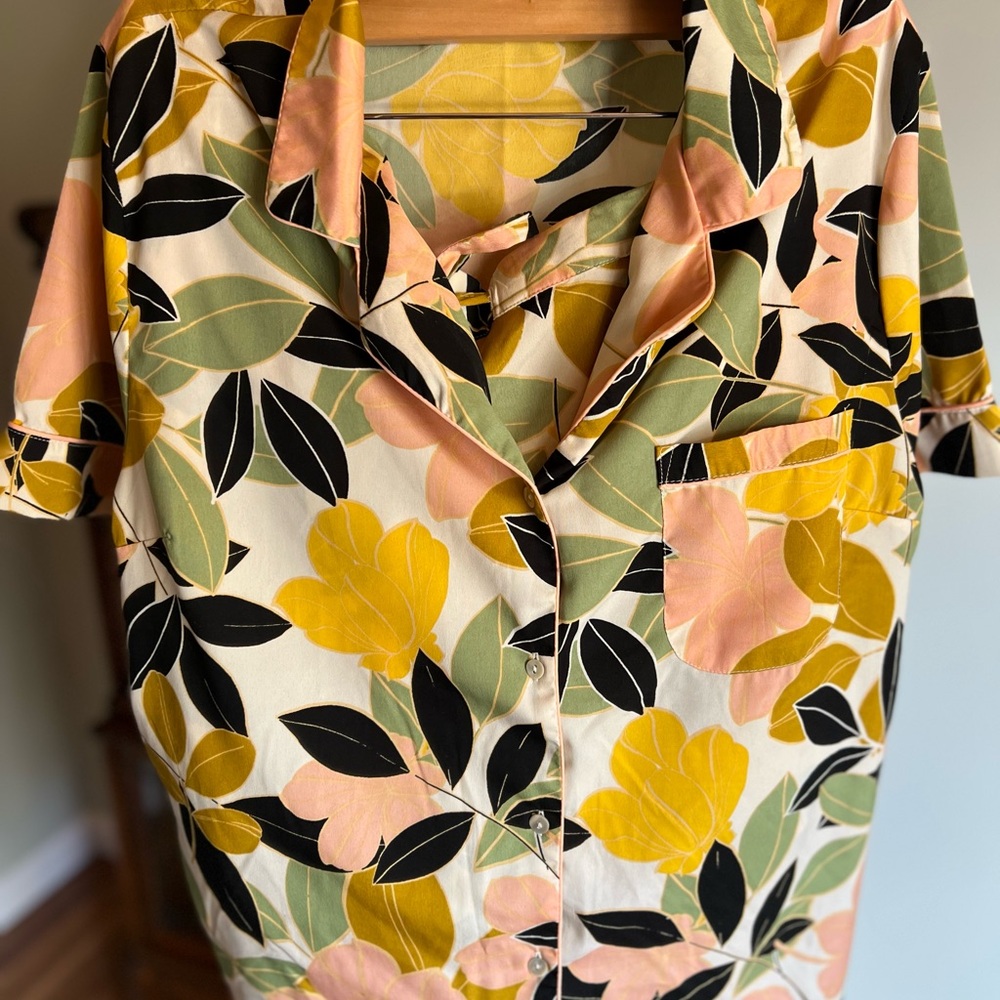 Rachel Zoe shorts and short sleeve top pj set size large